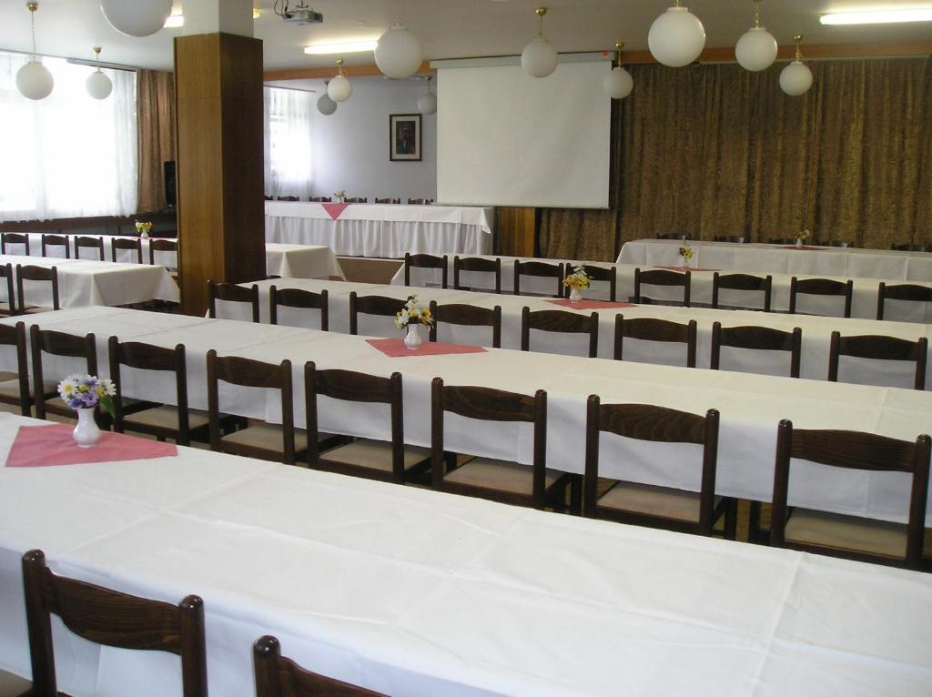 Hotel Slunce Хавличкув Брод Екстериор снимка