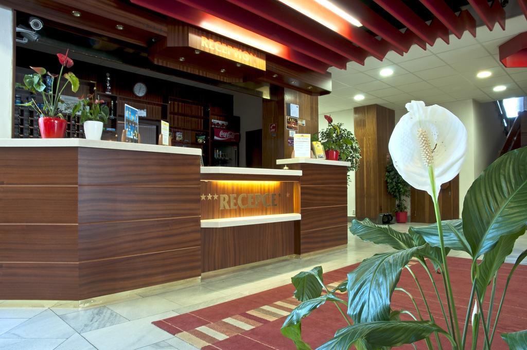 Hotel Slunce Хавличкув Брод Екстериор снимка