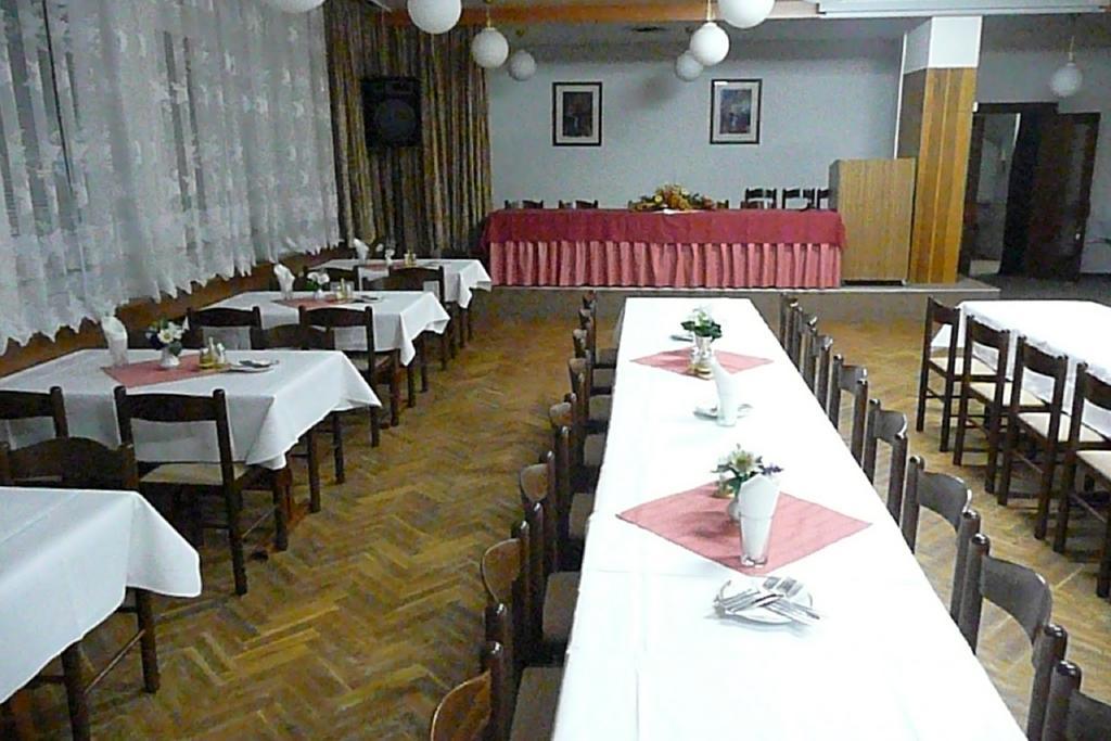 Hotel Slunce Хавличкув Брод Екстериор снимка