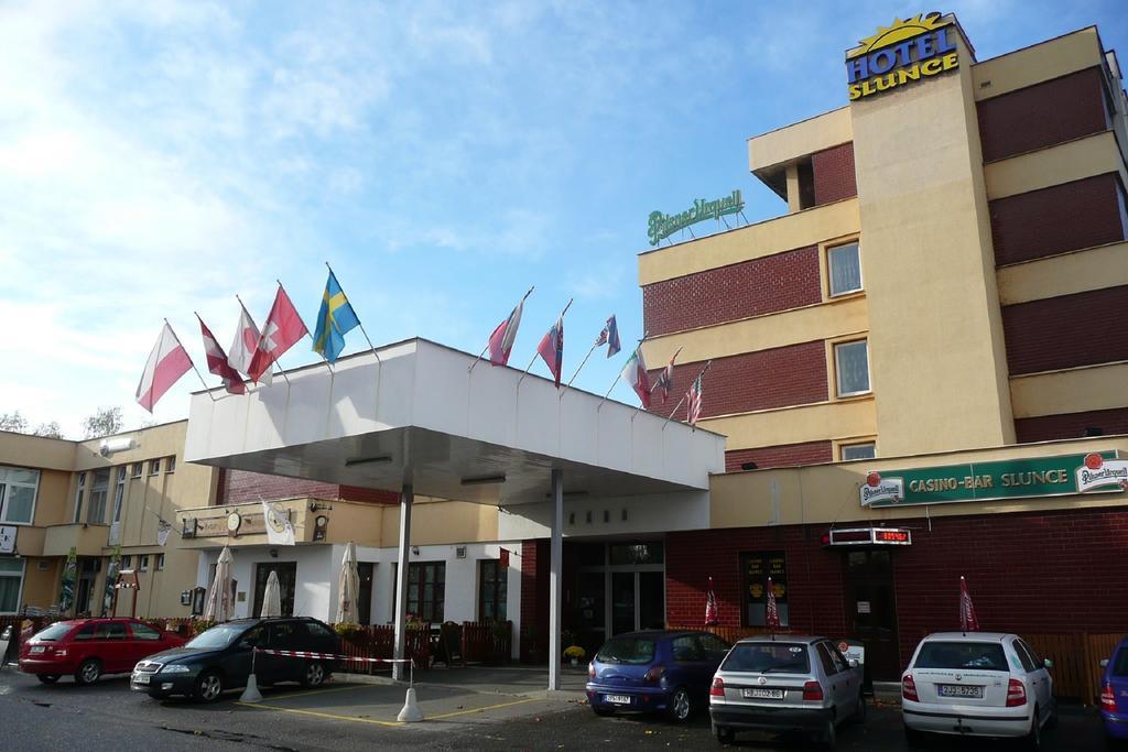 Hotel Slunce Хавличкув Брод Екстериор снимка