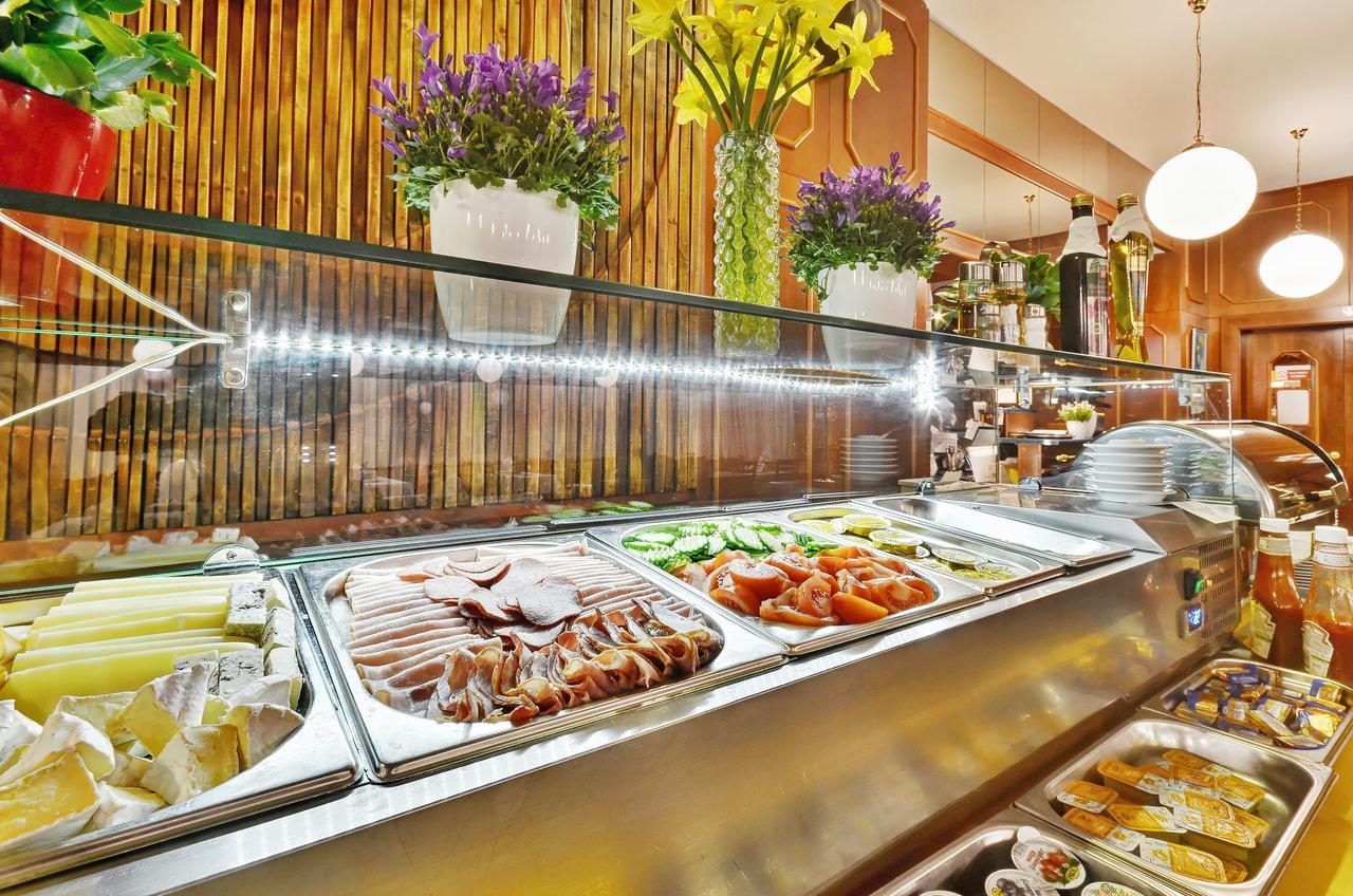 Hotel Slunce Хавличкув Брод Екстериор снимка