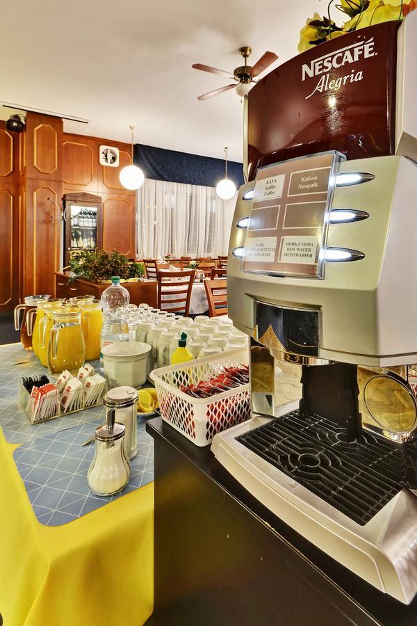 Hotel Slunce Хавличкув Брод Екстериор снимка