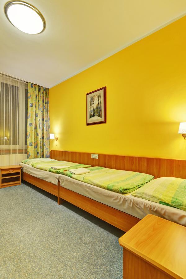 Hotel Slunce Хавличкув Брод Екстериор снимка